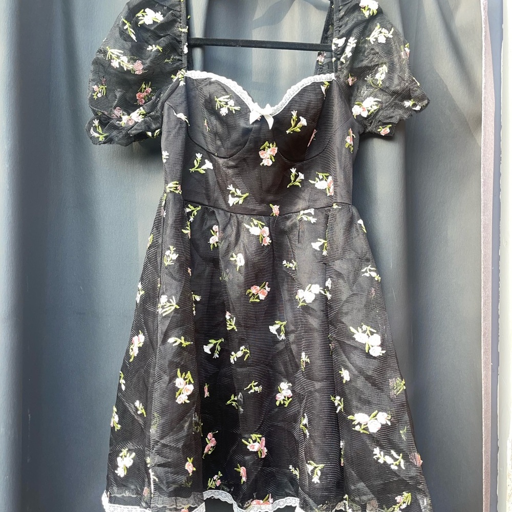 SHEIN Black Floral Puff Sleeve Dress